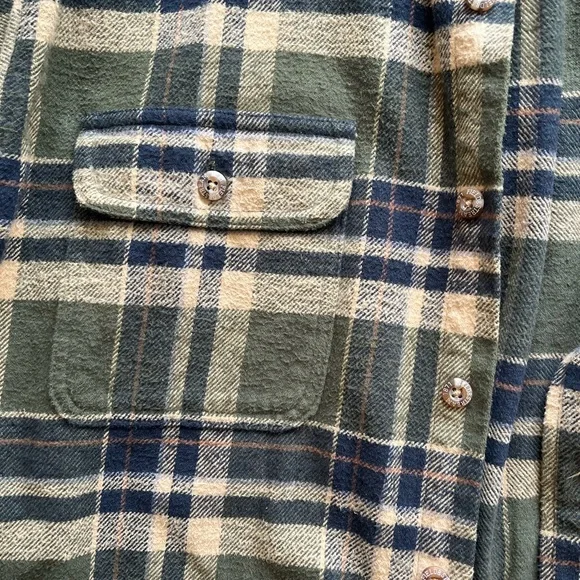 XL button up shirt - Picture 4 of 4